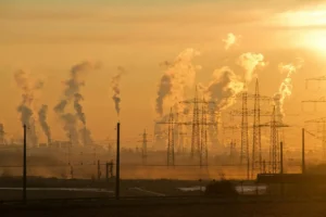 Photo de fumées de cheminées d'usines et émissions de gaz à effet de serre